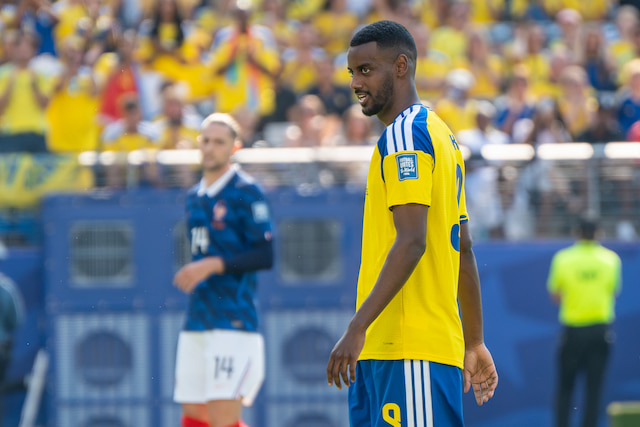 Alexander Isak wearing Sweden's yellow and blue kit during the 2026 World Cup match against France